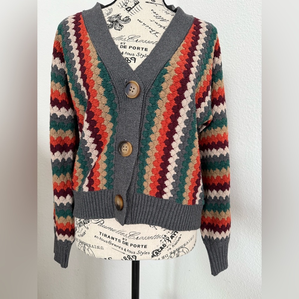 Lush Gray and Red Cardigan Sweater with Geometric Pattern